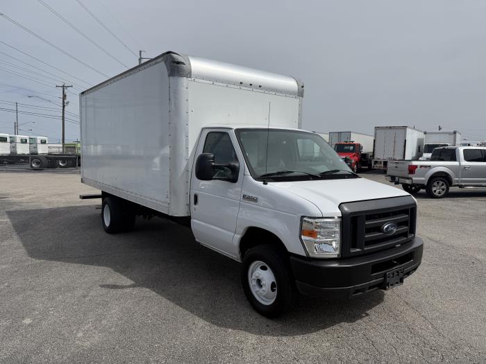 2019 Ford E-450-15