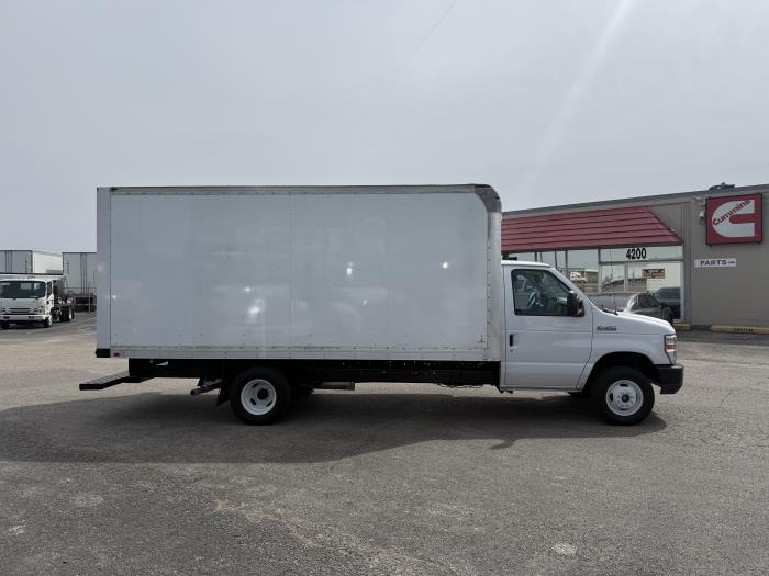 2019 Ford E-450-17