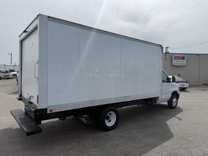 2019 Ford E-450-18