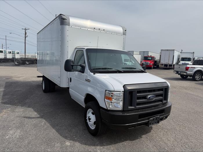 2019 Ford E-450-17