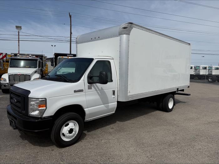 2019 Ford E-450-18
