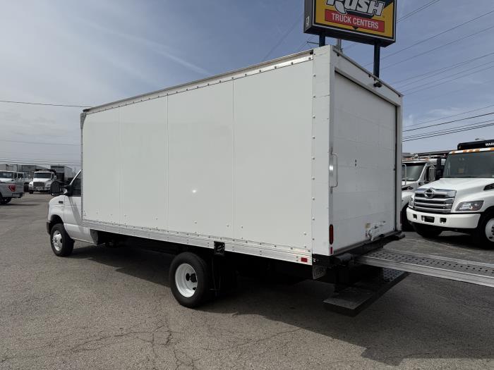 2019 Ford E-450-23