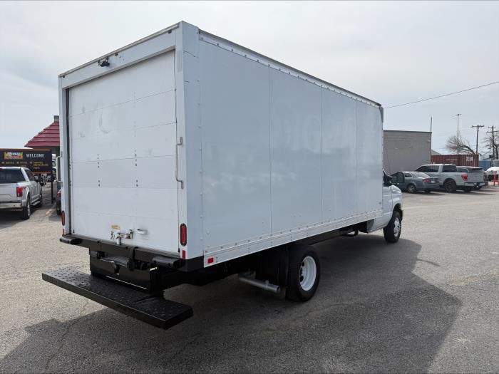 2019 Ford E-450-23