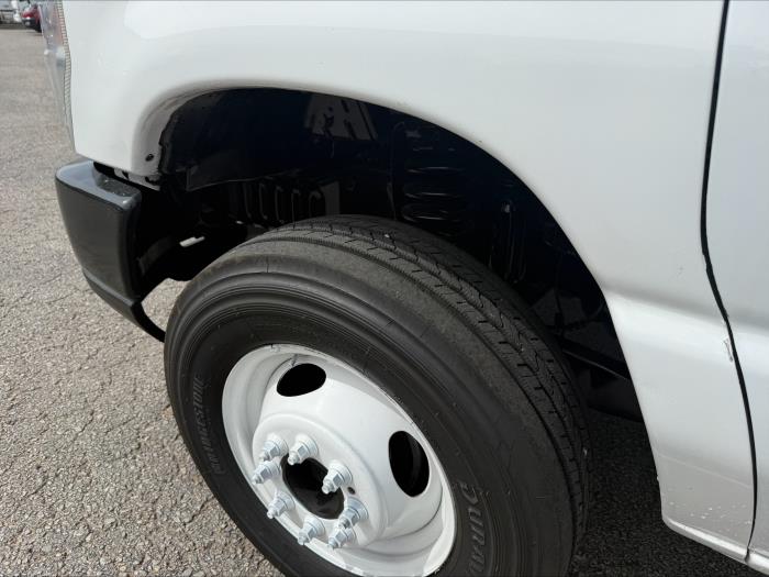 2019 Ford E-450-27