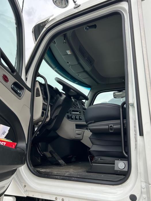 2025 Peterbilt 567-2
