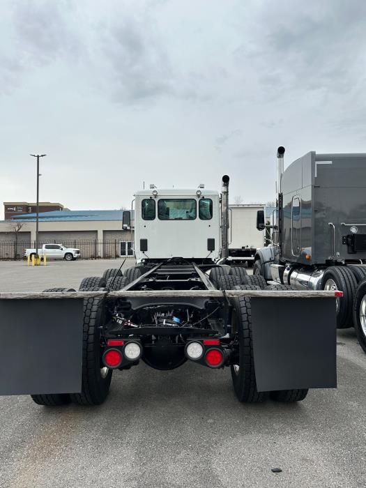 2025 Peterbilt 567-10