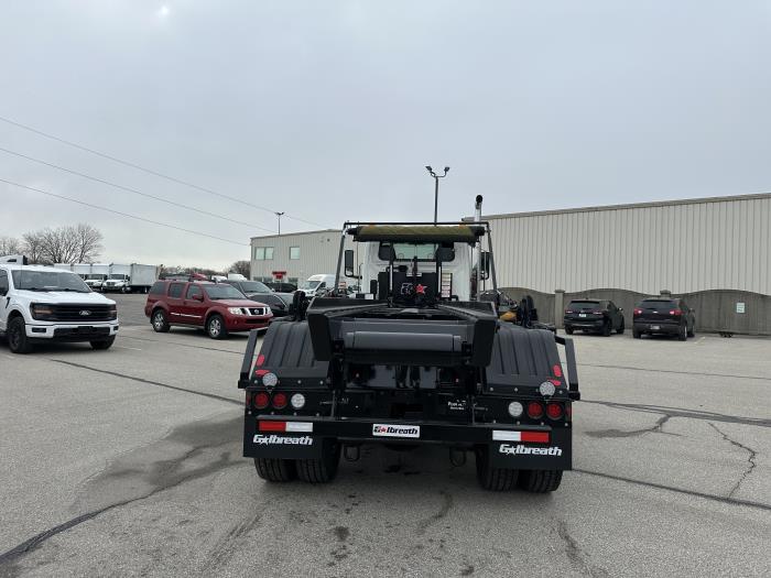 2023 International HX620-7