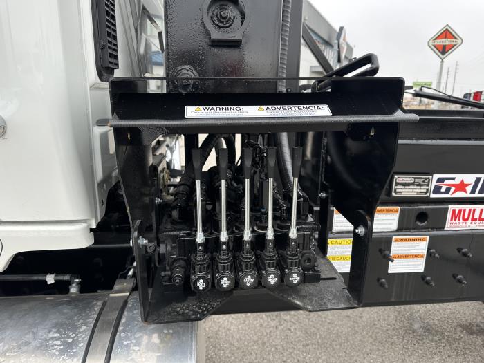 2023 International HX620-8