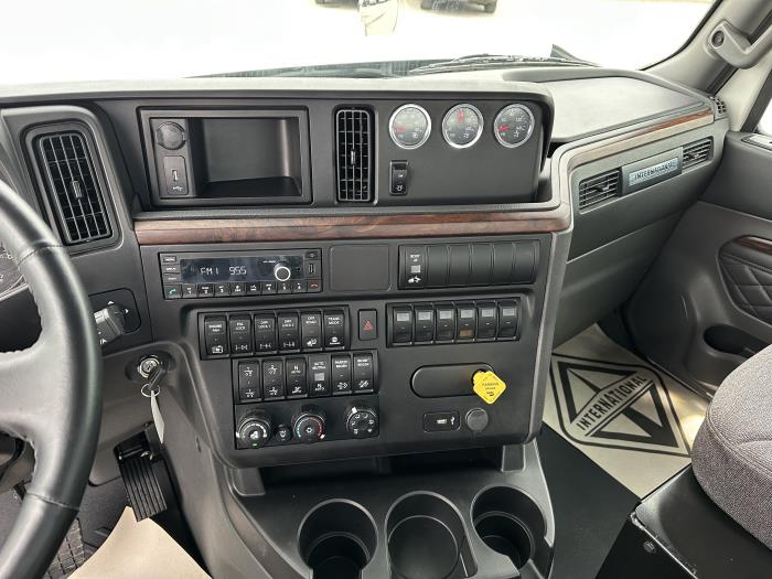 2023 International HX620-11