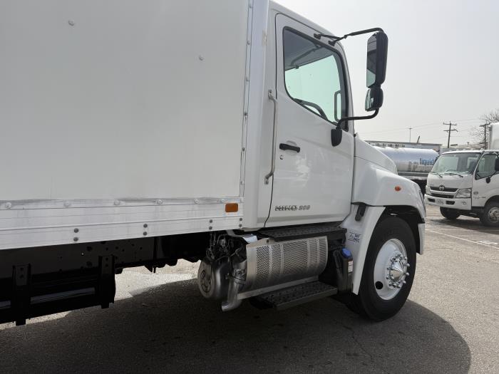 2020 Hino 268A-22