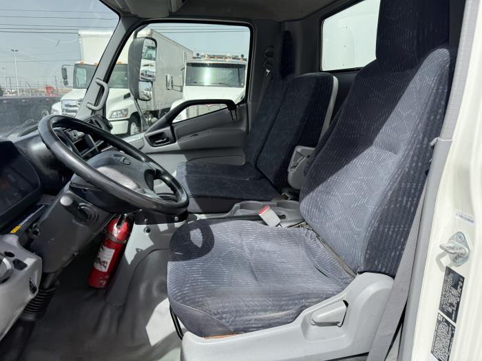 2017 Hino 195-6