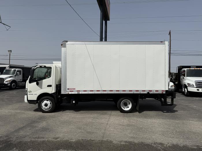 2017 Hino 195-4