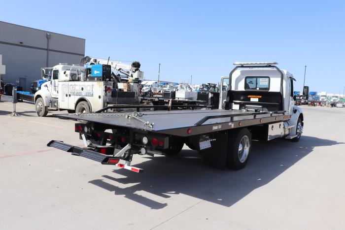 2025 Peterbilt 536-16