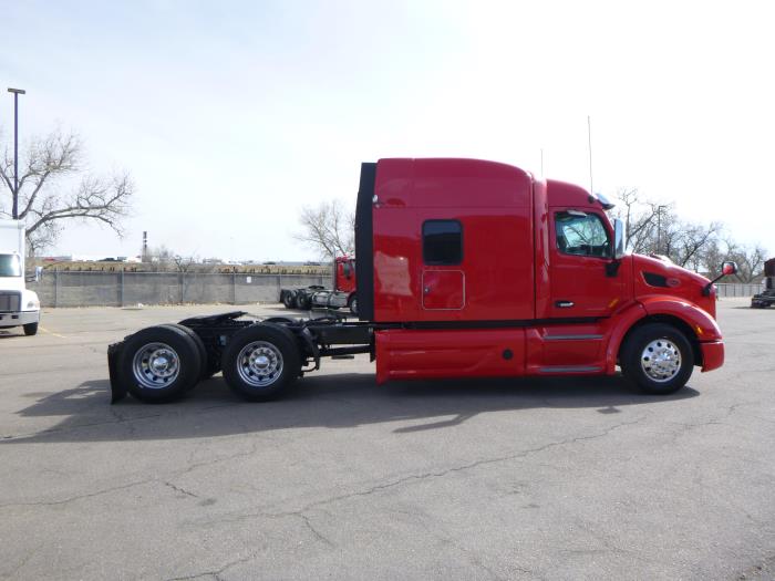 2021 Peterbilt 579-8