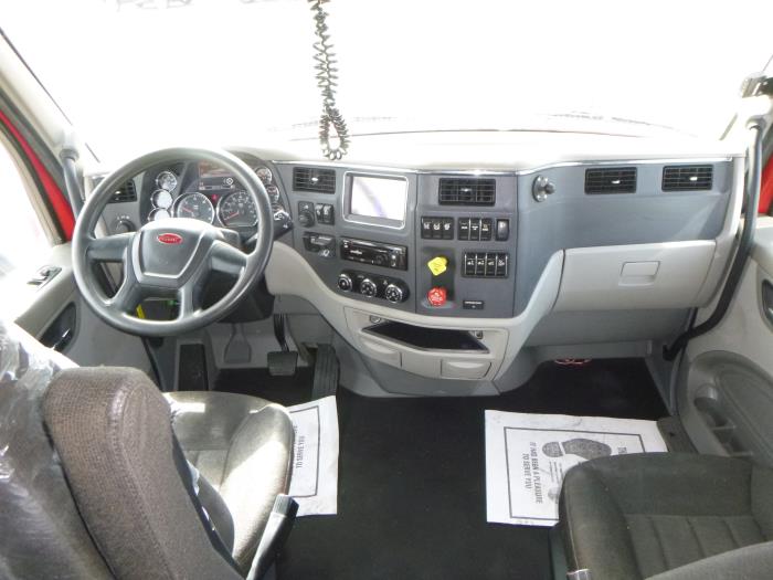 2021 Peterbilt 579-25