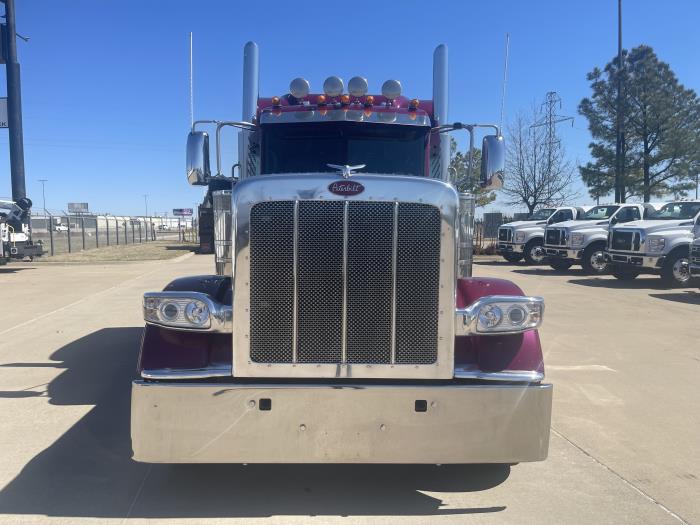 2023 Peterbilt 389-2