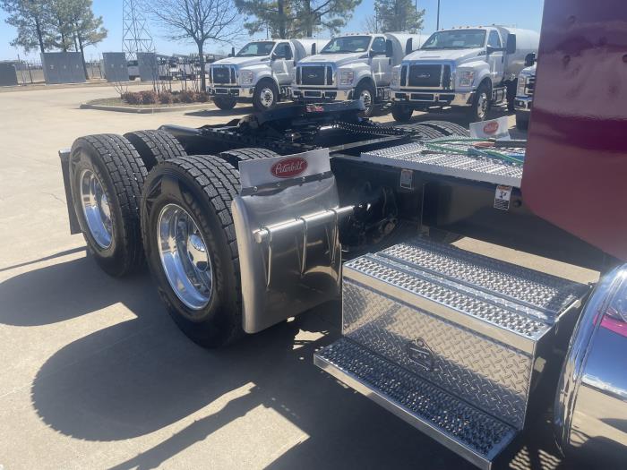 2023 Peterbilt 389-6