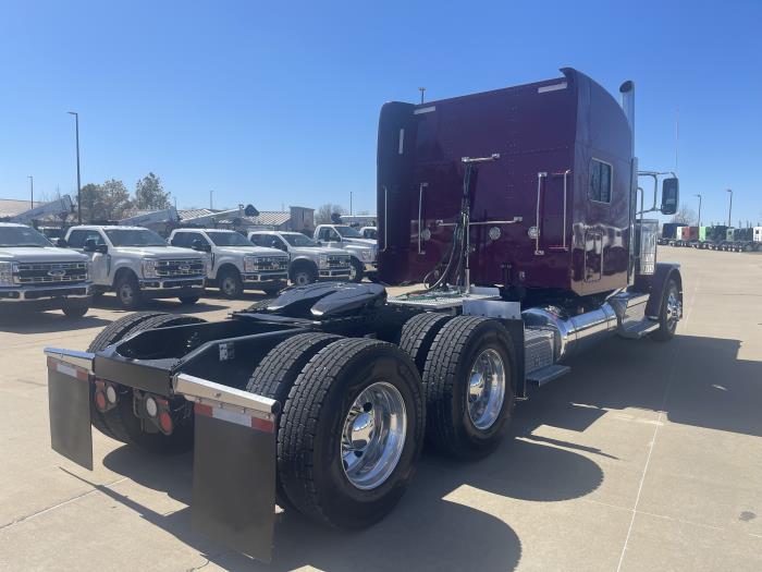 2023 Peterbilt 389-9