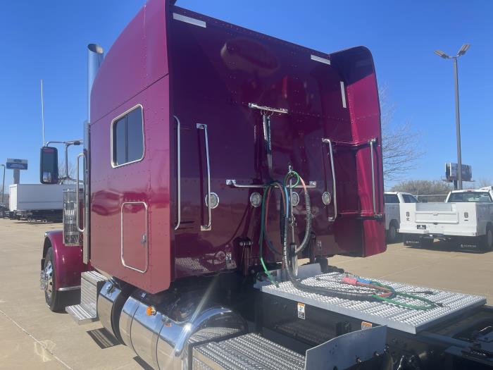 2023 Peterbilt 389-13