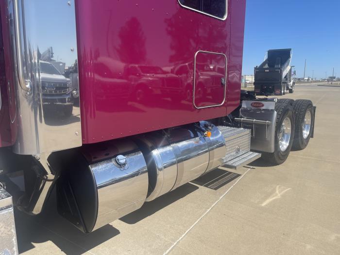 2023 Peterbilt 389-15