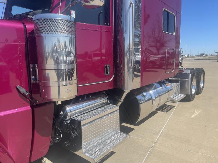 2023 Peterbilt 389-16