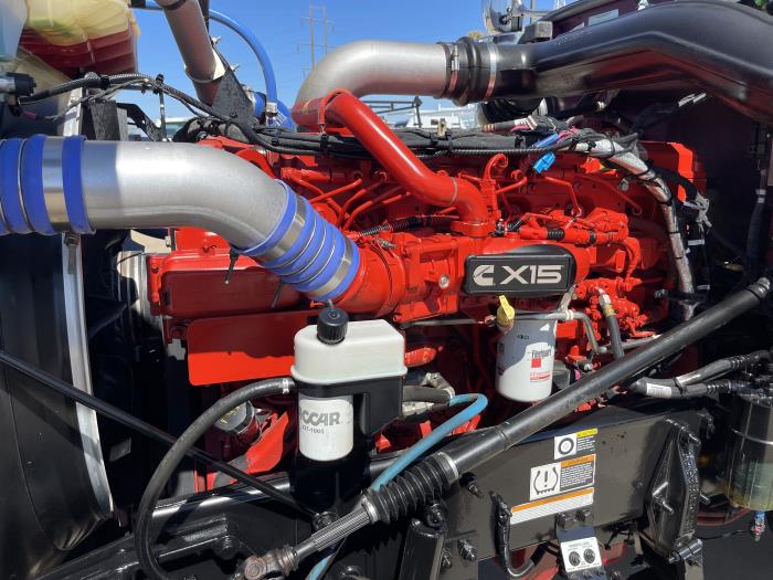 2023 Peterbilt 389-28