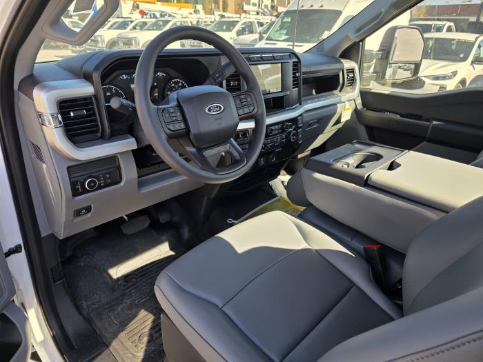 2024 Ford F-550-8