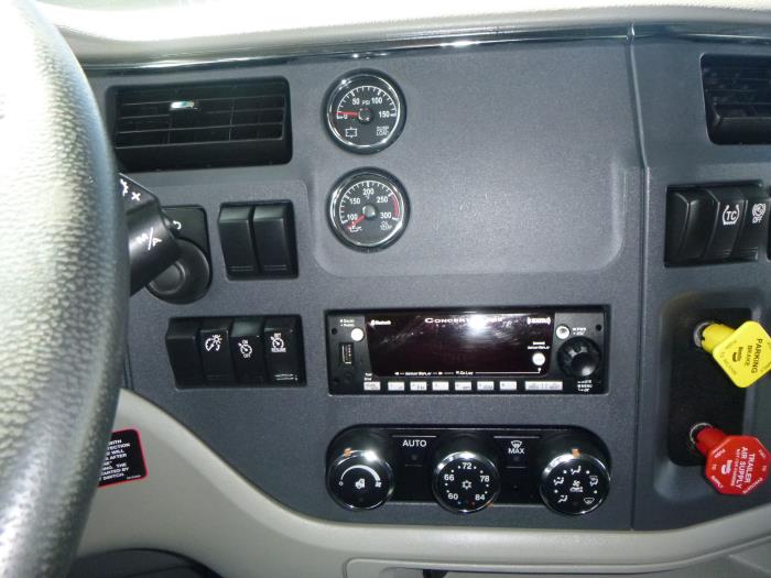 2022 Peterbilt 579-22