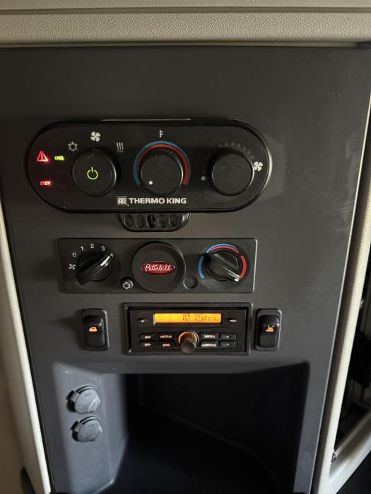 2022 Peterbilt 579-25