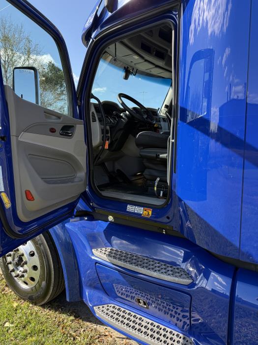 2022 Peterbilt 579-15