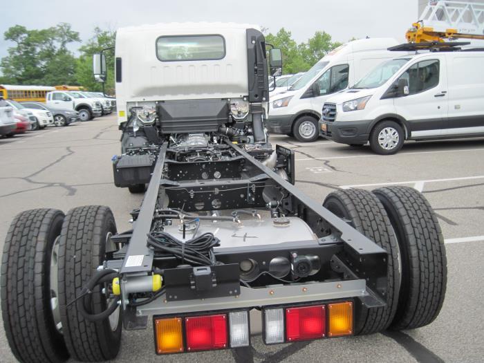 2025 Isuzu NPR-XD-2
