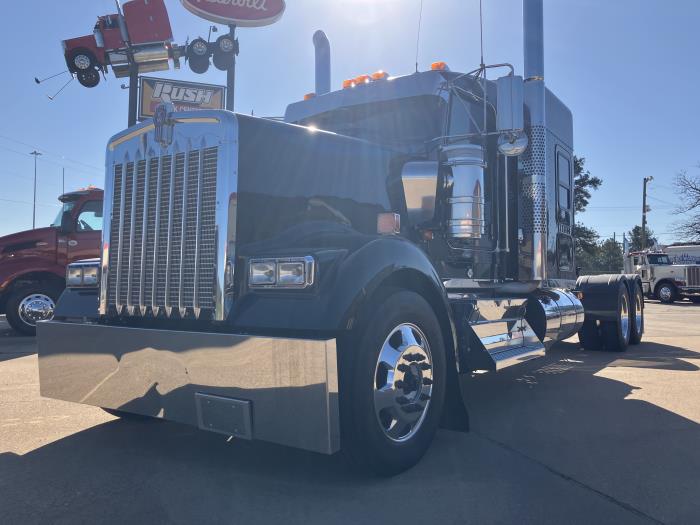 2023 Kenworth W900L-1
