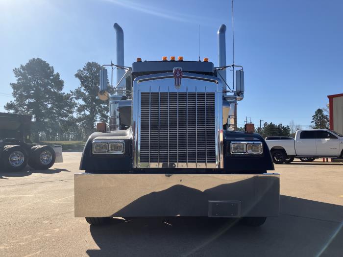 2023 Kenworth W900L-2