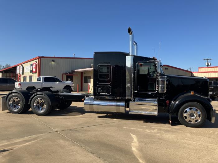 2023 Kenworth W900L-4