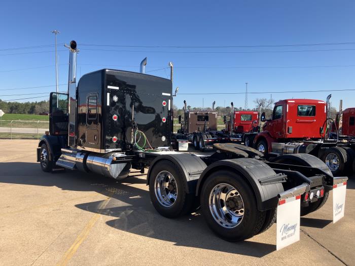 2023 Kenworth W900L-8