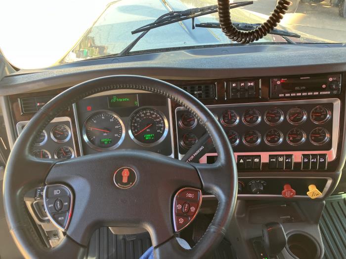 2023 Kenworth W900L-9