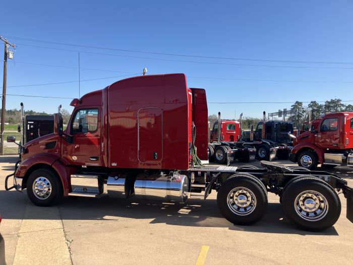 2022 Peterbilt 579-8