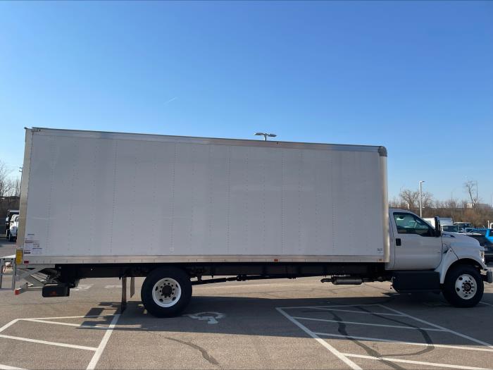 2025 Ford F-750-8