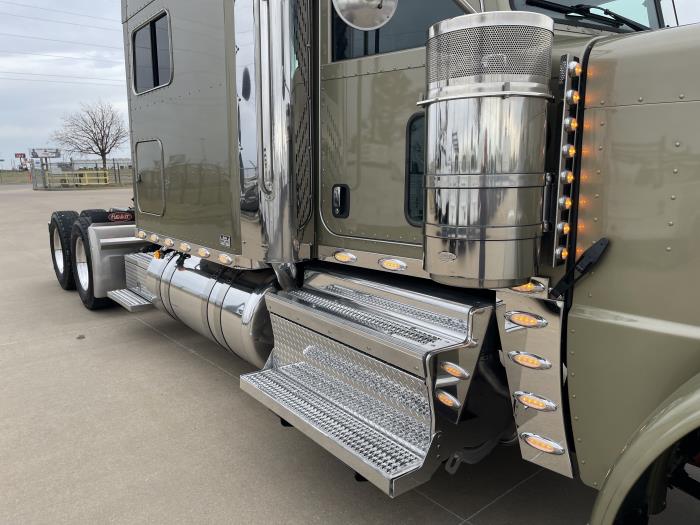 2024 Peterbilt 389-4