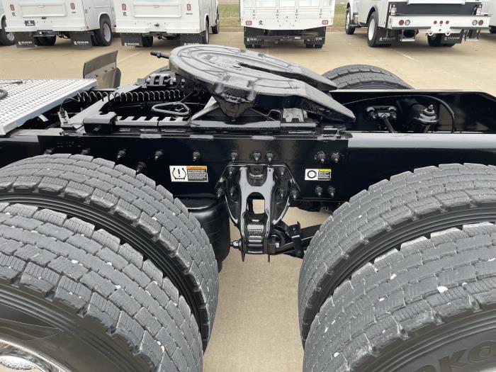 2024 Peterbilt 389-12