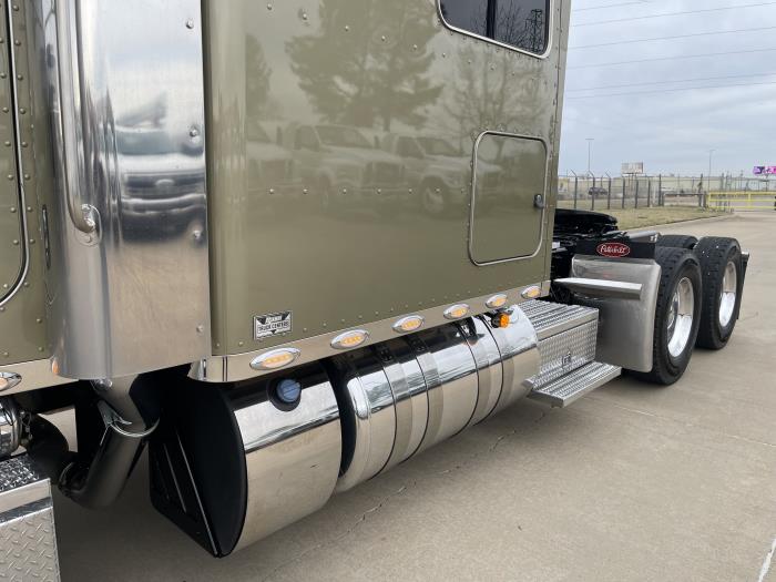 2024 Peterbilt 389-15