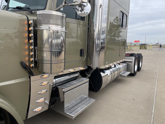 2024 Peterbilt 389-16