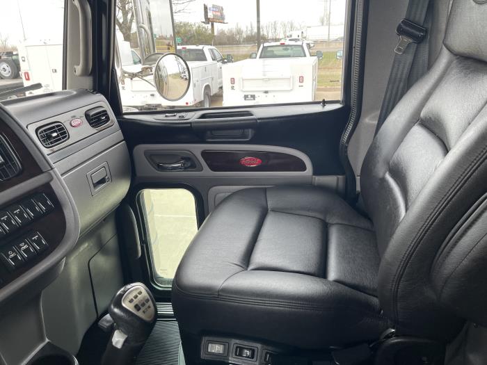 2024 Peterbilt 389-18