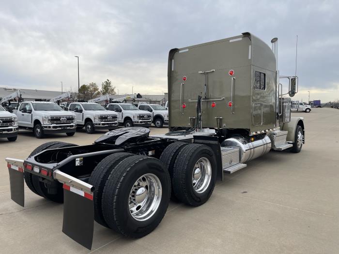 2024 Peterbilt 389-9