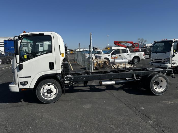 2024 Isuzu NRR-6