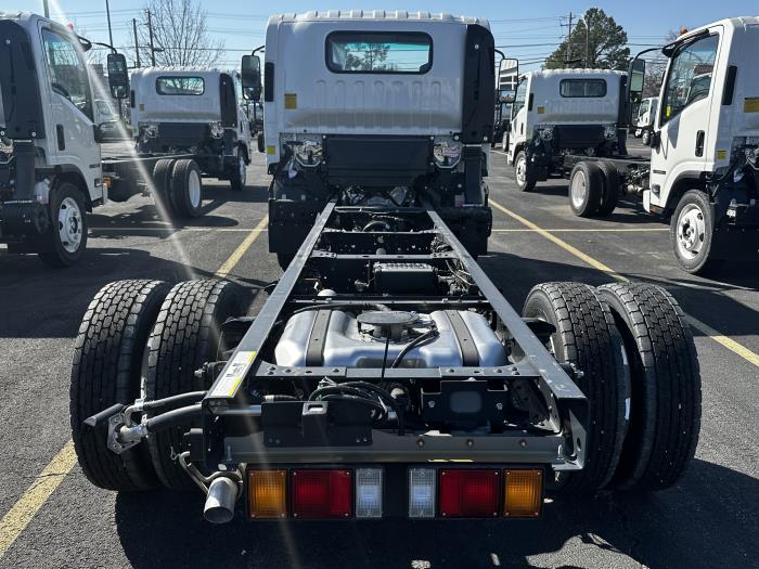 2024 Isuzu NRR-6