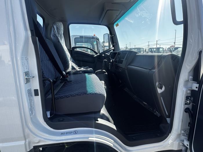 2024 Isuzu NRR-10