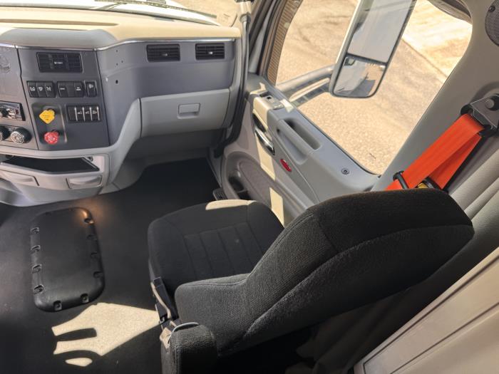 2020 Peterbilt 579-21