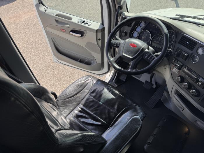 2020 Peterbilt 579-25