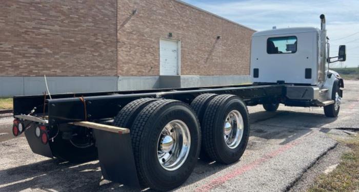 2026 Peterbilt 548-8